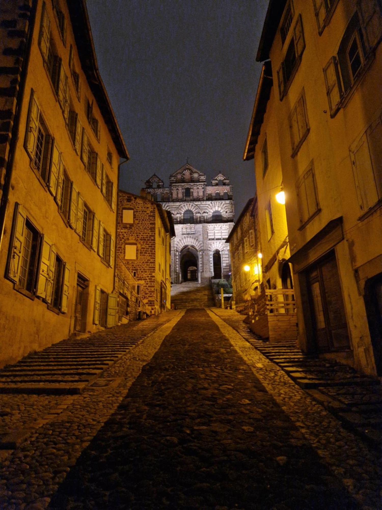 Gite Des Tables - Cathedrale, Coeur Historique, Vue Le Puy-en-Velay Dış mekan fotoğraf
